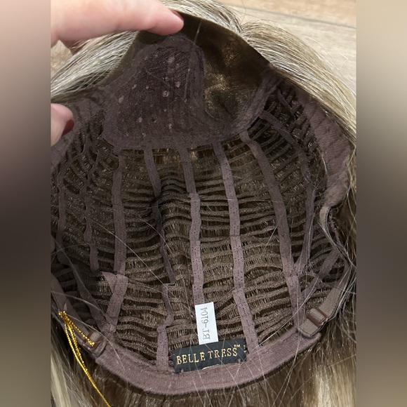 NEW Belle Tress Alpha Blend Wig Tres Leches Blonde! Beautiful Long Bob - Picture 7 of 8